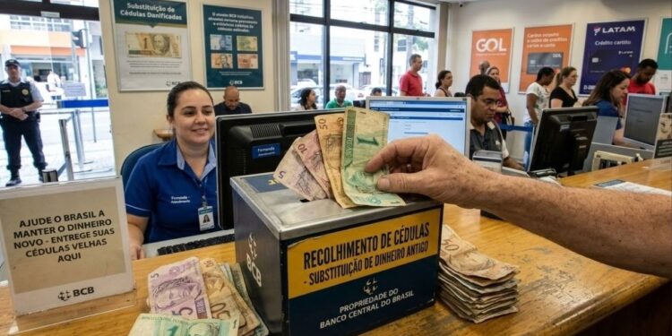 Cédulas de R$ 1, R$ 2, R$ 5, R$ 10, R$ 20, R$ 50 e R$ 100 estão sendo retiradas de circulação