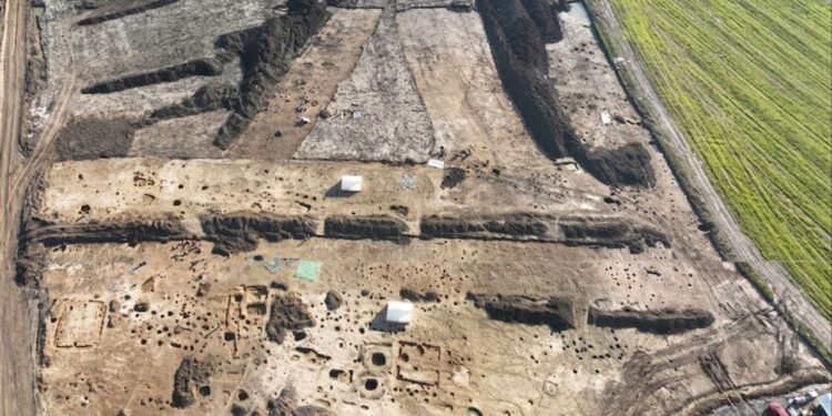 Cidade celta intacta com ouro e joias de 2.000 anos é descoberta sob rota de autopista na Europa