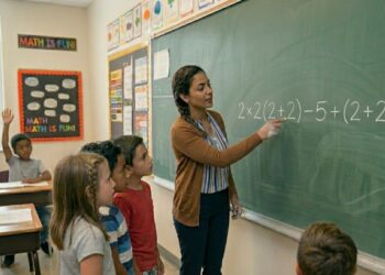 Qual o resultado de 2 x 2 (2 + 2) – 5 + (2 + 2)? Poucos acertam sem pensar duas vezes