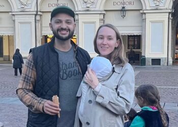 Eles venderam tudo para viver na Itália e agora não podem trabalhar nem voltar para casa