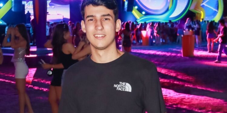 Estudante gabarita matemática no Enem 2025 e conquista vaga em Engenharia na USP