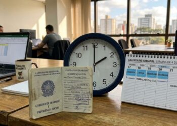 Jornada semanal de trabalho vai de 44 para 36 horas e trabalhadores celebram