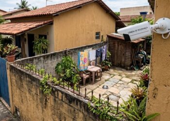 O que diz a lei sobre instalar câmera apontada para o quintal do vizinho