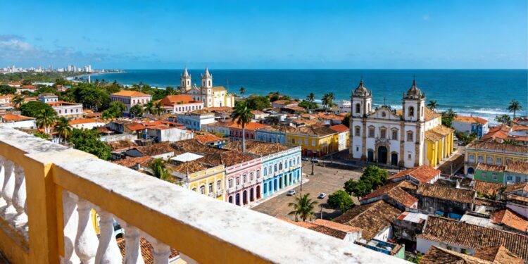A cidade brasileira conhecida pelas casas coloridas e por um festival que reúne milhares de turistas