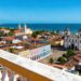 A cidade brasileira conhecida pelas casas coloridas e por um festival que reúne milhares de turistas