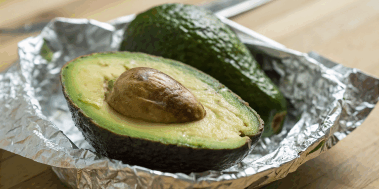 Abacate duro demais? Truque natural amadurece a fruta em poucas horas