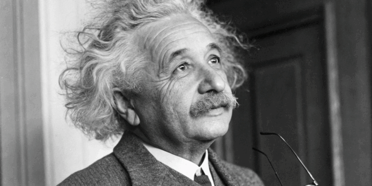 Albert Einstein, gênio revolucionário e visionário da ciência: “Se você quer viver uma vida feliz, vincule-a a um objetivo, não a pessoas ou coisas.”