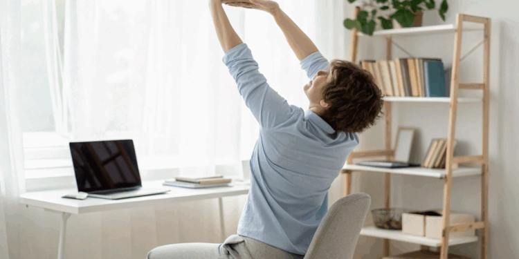 Alongamento de 3 minutos para evitar dores na coluna depois de estudar ou trabalhar por muito tempo