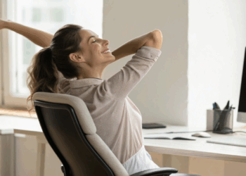 Este movimento de dois minutos vai aliviar dor que você sente diariamente pós trabalho