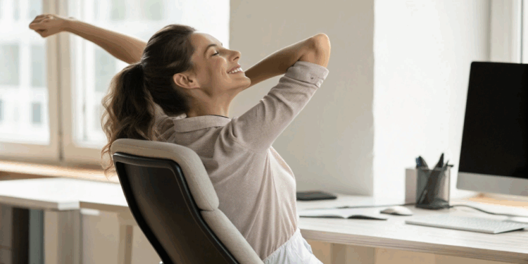 Este movimento de dois minutos vai aliviar dor que você sente diariamente pós trabalho