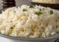 O ingrediente simples que deixa o arroz soltinho mesmo quando você erra na água