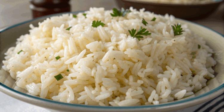 O ingrediente simples que deixa o arroz soltinho mesmo quando você erra na água