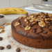 Para não jogar banana fora, veja como fazer um bolo delicioso com chocolate e nozes