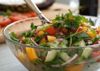 Como montar um delicioso baldão de salada nutritivo e transformar suas refeições