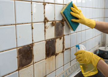 Azulejos engordurados na cozinha? Mistura simples com vinagre pode resolver e tirar toda sujeira