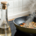 Cheiro de fritura na cozinha? O truque da avó com um copo de vinagre que elimina o mau cheiro