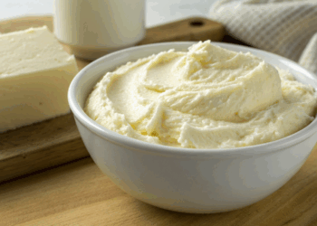 Acabou o creme de leite? Aprenda receita caseira de apenas 2 ingredientes que irá substituir