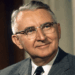 Dale Carnegie, especialista em relações humanas e comunicação: “A maioria das coisas importantes do mundo foi realizada por pessoas que continuaram tentando quando parecia não haver esperança.”