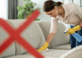 5 hábitos de limpeza que estão estragando seus estofados sem você perceber