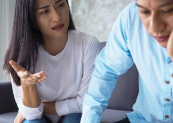 Muitos pensam que trair é o pior erro no casamento, mas a psicologia aponta que hábitos cotidianos corroem a intimidade mais rápido