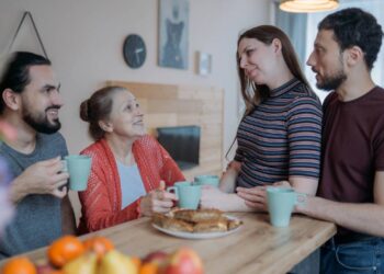 Muitos filhos adultos não se distanciam por falta de amor, mas porque foram ensinados que cuidar significa resolver problemas, e não compartilhar o tempo
