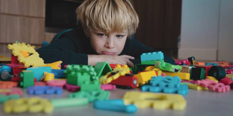 Crianças que lidam cedo com derrotas costumam crescer resilientes e com mentalidade de sucesso, segundo estudos psicológicos