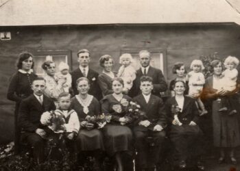 As pessoas nascidas nos anos 1950 parecem frias para muitos hoje, mas carregam uma força moldada por pais que precisaram sobreviver antes de sentir