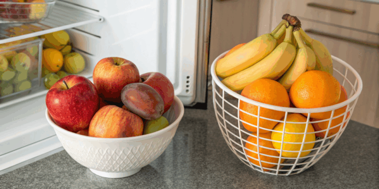 Nem geladeira, nem fruteira cheia demais: onde guardar suas frutas corretamente