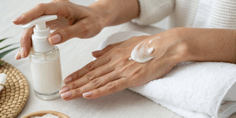 Rotina de 5 minutos ajuda a ter mãos macias sem precisar gastar com cremes caros