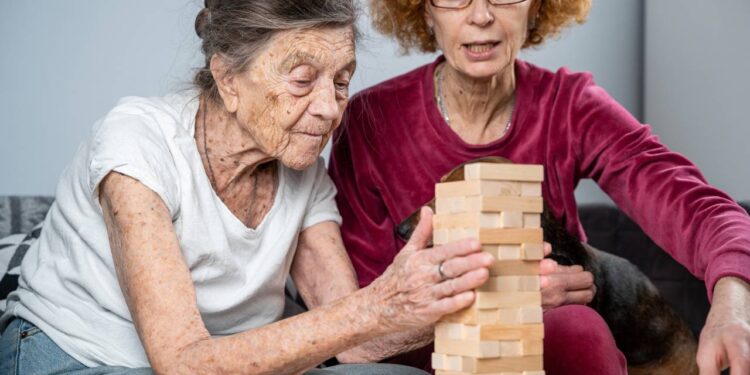 A psicologia explica que muitos idosos não se isolam, apenas deixam de investir em relações que não oferecem presença e significado