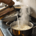 Truque de chef com água quente que deixa o arroz soltinho, mesmo quem nunca cozinhou consegue fazer