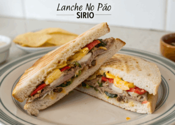 Este delicioso lanche no pão sírio vai transformar seu café da manhã em minutos