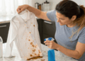Roupa manchada de café ou chá? O ingrediente barato da sua cozinha que pode salvar o tecido