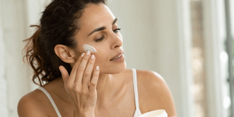 Como preparar um creme caseiro para clarear a sua pele sem irritar o corpo ou rosto