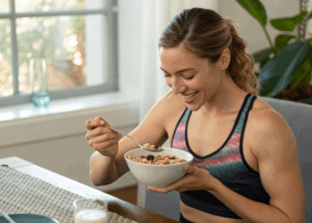 Receitinha fit de mingau proteico com aveia e whey: dicas da nutricionista para ganho muscular saudável