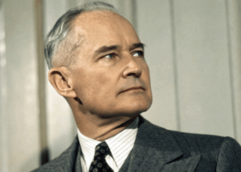 Napoleon Hill, escritor de desenvolvimento pessoal e estrategista: “O ponto de partida de toda conquista é o desejo.”