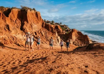O antigo vilarejo do Ceará que conquistou os cineastas franceses com suas montanhas de areia da cor de Marte