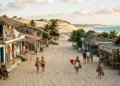 Sem asfalto e sem postes de luz: a vila cearense eleita uma das praias mais bonitas do mundo