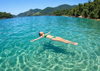 As ilhas brasileiras de fácil acesso com águas calmas e transparentes que parecem um cenário de outro mundo
