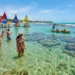 10 vezes eleita a melhor praia do Brasil: essa vila nordestina tem águas tão transparentes que parecem uma piscina natural