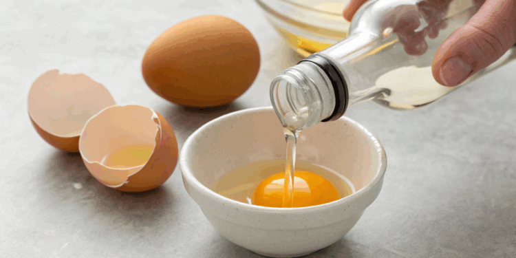 Como separar gema e clara em segundos sem colheres usando uma garrafa