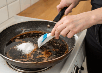 Panela queimada nunca mais, o truque com bicarbonato que salva a limpeza