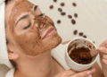 Máscara facial caseira com café que reduz suas olheiras em 10 minutos