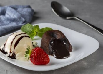 Sorvete e chocolate: a combinação que transforma qualquer petit gateau digno de um chef gourmet