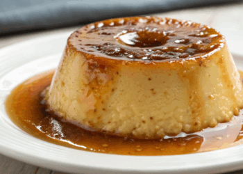 Receitinha deliciosa de pudim de leite condensado precisa de apenas quatro ingredientes simples