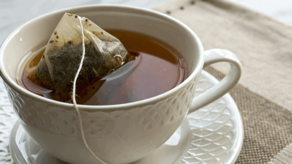 saquinho-de-chá-no-copo-de-chá (1)