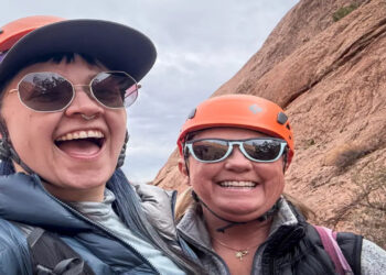 Ela levou a mãe de 63 anos numa viagem radical e o resultado provou que idade não é limite