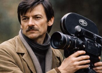 Andrei Tarkovsky, cineasta russo e inovador (1932–1986): “Fazer um filme é criar um mundo.”