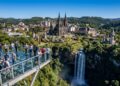 Capital Nacional dos Parques Temáticos com 22 atrações: a cidade gaúcha de 837 metros de altitude com cascata de 131 metros e plataforma de vidro a 360 metros do solo