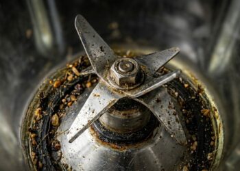 Como limpar o copo do liquidificador com cheiro forte: veja como deixá-lo sem resíduos e transparente como novo